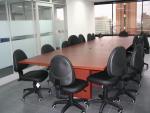 Sala de Juntas para grandes reuniones con sillas giratorias